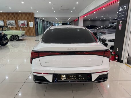 2023 Kia K5 III Рестайлинг, белый, 2390000 рублей, вид 4