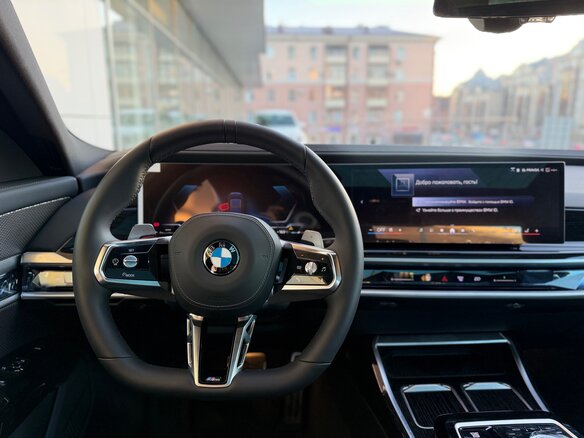 2025 BMW 7 серии 740i xDrive VII (G70), чёрный, 16500000 рублей - вид 8