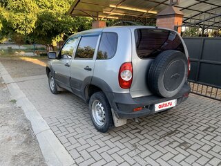 2014 Chevrolet Niva I Рестайлинг, серебристый, 615000 рублей, вид 4