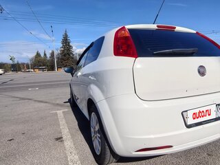 2010 Fiat Punto III Grande Punto, белый, 420000 рублей, вид 2