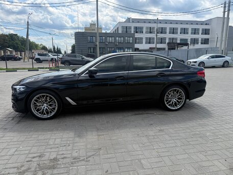 2019 BMW 5 серии 520d VII (G30/G31/G38), чёрный, 2790000 рублей, вид 2