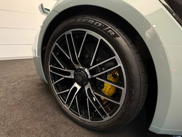 2026 Porsche 911 Turbo S VIII (992) Рестайлинг, зелёный, 39990000 рублей - вид 11