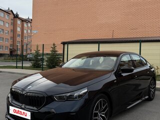 2024 BMW 5 серии 520i VIII (G60/G61/G68), синий, 6850000 рублей, вид 1