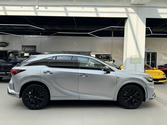 2023 Lexus RX 500h V, серебристый, 9970000 рублей - вид 9