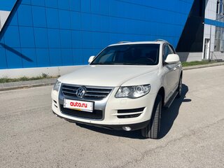 2010 Volkswagen Touareg I Рестайлинг, белый, 2100000 рублей, вид 1
