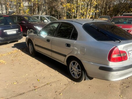 2002 Mitsubishi Carisma I Рестайлинг, серебристый, 290000 рублей, вид 4