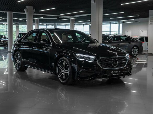 2026 Mercedes-Benz E-Класс 300 VI (W214, S214), чёрный - вид 1