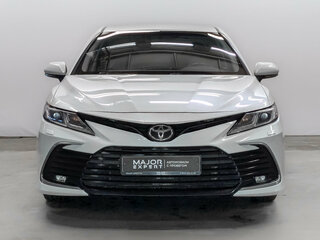 2021 Toyota Camry VIII (XV70) Рестайлинг, белый, 3150000 рублей, вид 2
