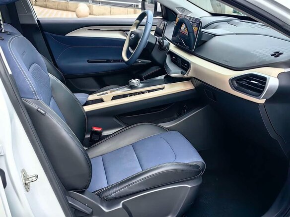 2023 Geely Geometry A, белый, 1650000 рублей - вид 11