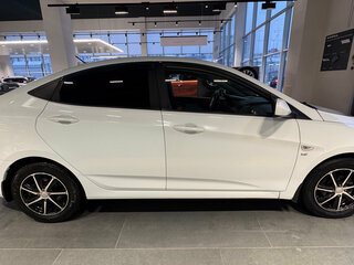 2014 Hyundai Solaris I Рестайлинг, белый, 950000 рублей, вид 4