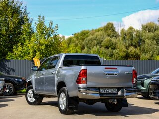 2015 Toyota Hilux VIII, серебристый, 2350000 рублей, вид 4