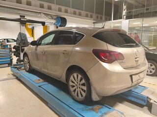 2011 Opel Astra J, бежевый, 550000 рублей, вид 5