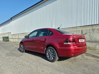 2019 Volkswagen Polo V Рестайлинг, красный, 1400000 рублей, вид 4