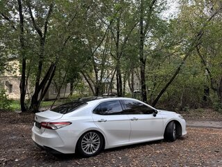 2018 Toyota Camry VIII (XV70), белый, 2550000 рублей, вид 2