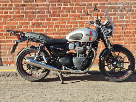 2016 Triumph Street Twin, серебристый, 575000 рублей, вид 3