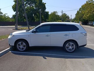 2013 Mitsubishi Outlander III, белый, 1200000 рублей, вид 3