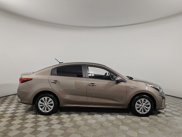 2022 Kia Rio IV Рестайлинг, серый, 1649000 рублей - вид 4