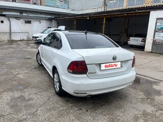 2017 Volkswagen Polo V Рестайлинг, белый, 690000 рублей, вид 5