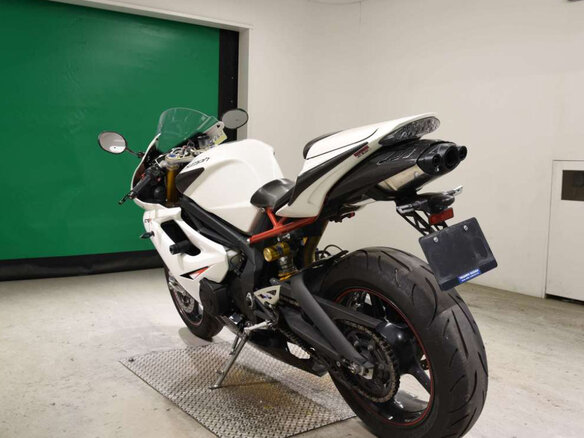 2013 Triumph Daytona 675, белый, 445000 рублей - вид 5