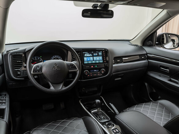 2022 Mitsubishi Outlander III Рестайлинг 3, белый, 2800000 рублей - вид 11