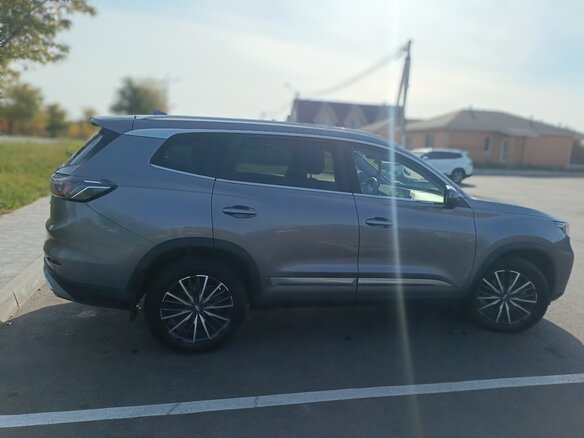 2023 Chery Tiggo 8 Pro e+, серый, 2350000 рублей - вид 4