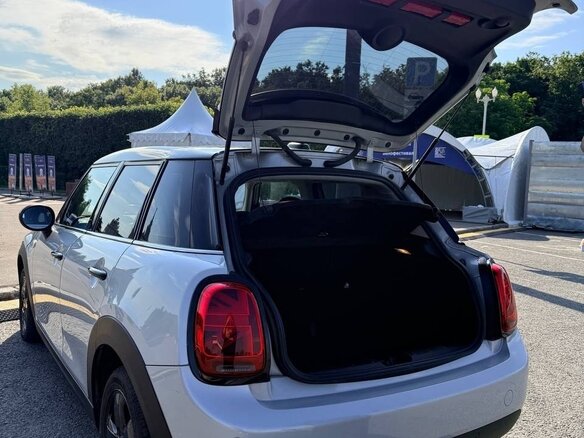 2019 Mini Hatch Cooper III (F55/F56) Рестайлинг, серебристый - вид 15