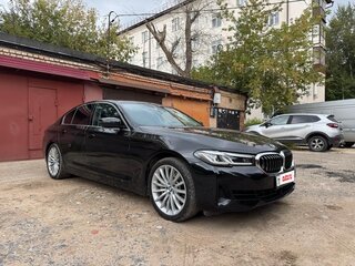 2023 BMW 5 серии 530i xDrive VII (G30/G31/G38) Рестайлинг, чёрный, 5800000 рублей, вид 3