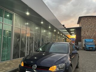 2013 Volkswagen Golf VII, синий, 1477800 рублей, вид 3