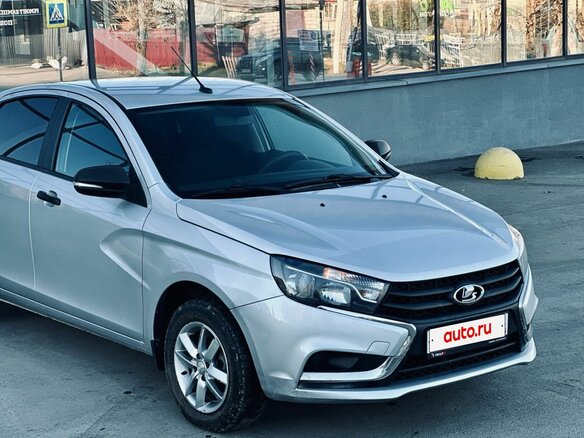 2017 Lada (ВАЗ) Vesta I, серебристый, 729000 рублей - вид 2