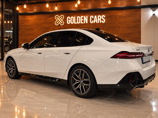2025 BMW 5 серии 523d xDrive VIII (G60/G61/G68), белый, 7900000 рублей, вид 2
