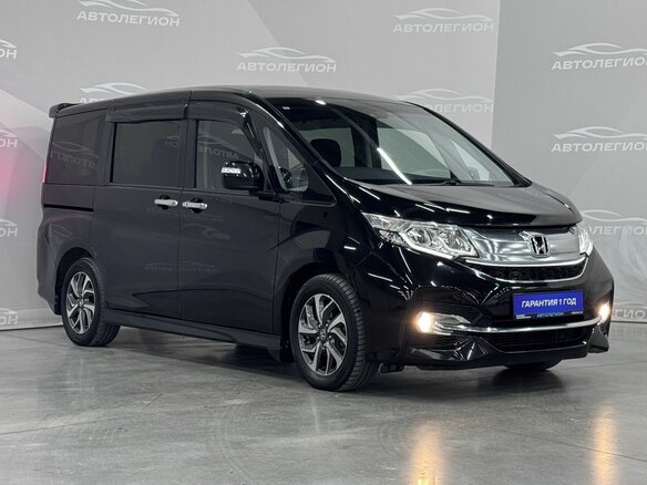 2017 Honda Stepwgn Spada V, чёрный, 2030000 рублей - вид 2