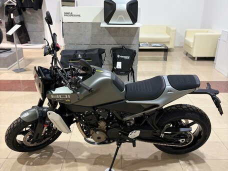 2026 Husqvarna Svartpilen 801, серый, 1350000 рублей, вид 3