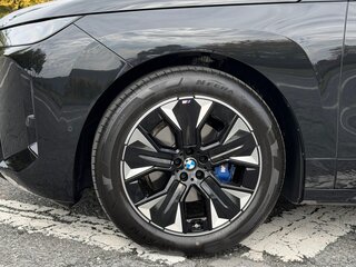 2026 BMW iX xDrive45 I (I20) Рестайлинг, чёрный, 12250000 рублей, вид 5