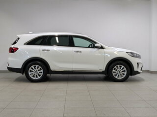 2018 Kia Sorento III Prime Рестайлинг, белый, 3200000 рублей, вид 4