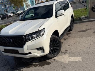 2017 Toyota Land Cruiser Prado 150 Series Рестайлинг 2, белый, 4800000 рублей, вид 2
