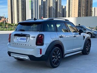 2022 Mini Countryman Cooper II Рестайлинг, белый, 2000000 рублей, вид 5