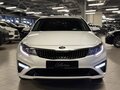 2018 Kia Optima IV Рестайлинг, белый, 2139000 рублей - вид 2