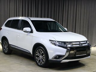2018 Mitsubishi Outlander III Рестайлинг 2, белый, 1699000 рублей, вид 3
