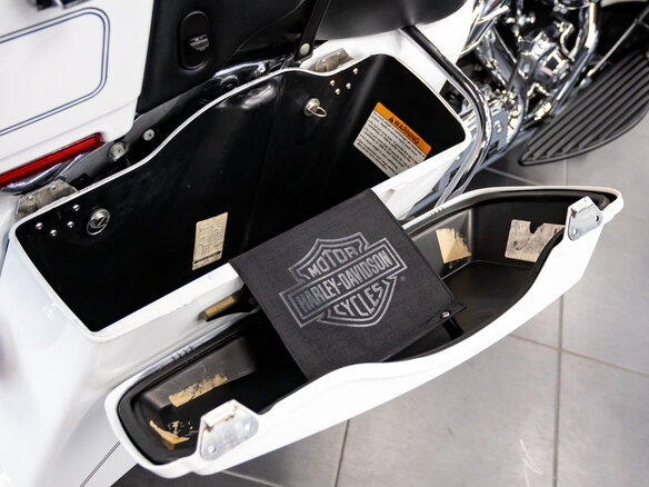 2011 Harley-Davidson Electra Glide, белый, 1100000 рублей - вид 22