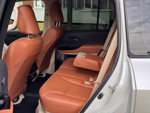 2022 Toyota Land Cruiser 300 Series, белый, 11000000 рублей - вид 18