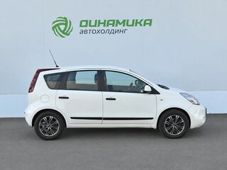 2013 Nissan Note I Рестайлинг, белый, 565000 рублей, вид 4