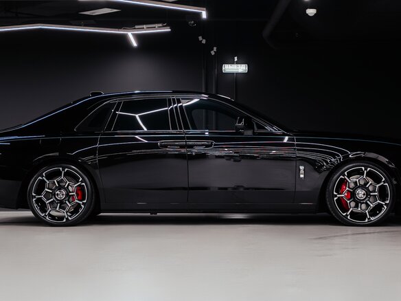 2025 Rolls-Royce Ghost Black Badge II Рестайлинг (Series II), чёрный, 46000000 рублей - вид 7