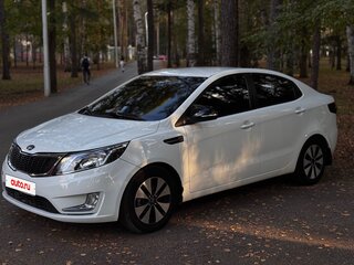2013 Kia Rio 5-speed III, белый, 640000 рублей, вид 2
