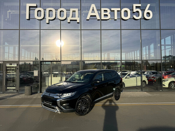 2018 Mitsubishi Outlander III Рестайлинг 3, чёрный, 2080000 рублей - вид 3