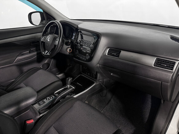2018 Mitsubishi Outlander III Рестайлинг 2, белый - вид 12