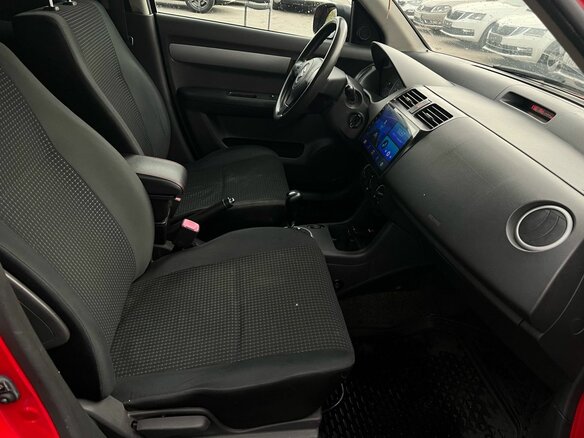2006 Suzuki Swift AMT III, красный, 400000 рублей - вид 10