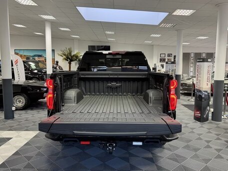 2025 Chevrolet Silverado Crew Cab IV (T1XX) Рестайлинг, чёрный, 5900000 рублей, вид 5