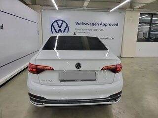 2022 Volkswagen Jetta VII Рестайлинг, белый, 2102000 рублей, вид 4