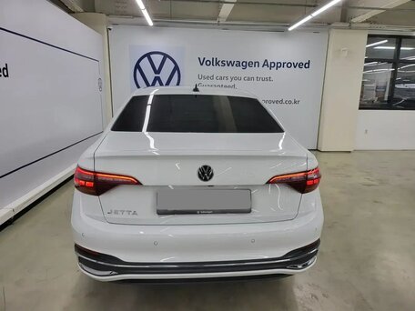 2022 Volkswagen Jetta VII Рестайлинг, белый, 2102000 рублей, вид 4