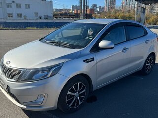 2013 Kia Rio 5-speed III, серебристый, 850000 рублей, вид 2